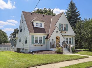 417 W State St, Burlington, WI 53105
