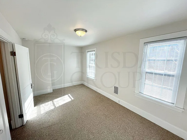 468 Belonda St — Photo 13