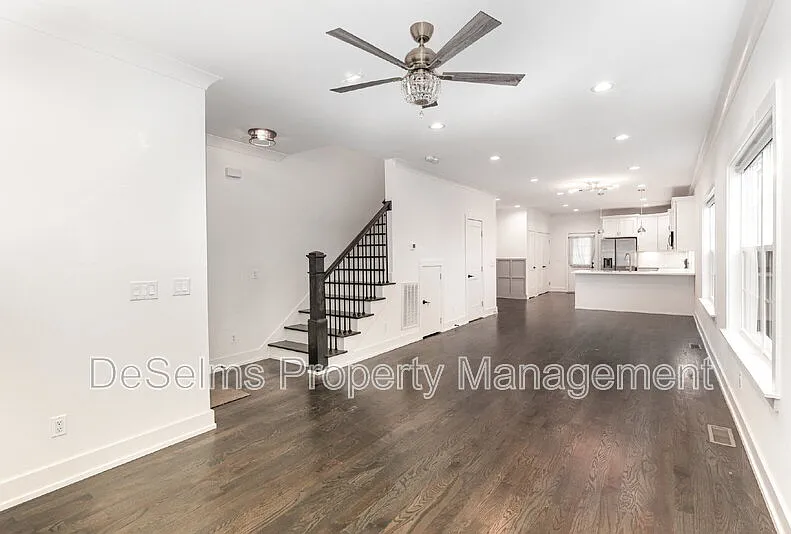 3 bed, 2.5 bath, 1596 sqft, $2,550 — Photo 2