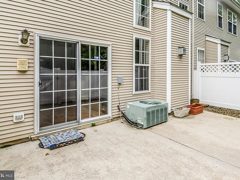 17 Lancaster Ct — Photo 31