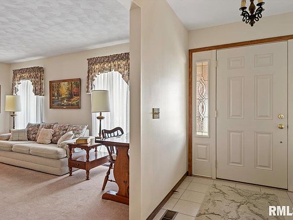 4th image of 2 Linda Ln
