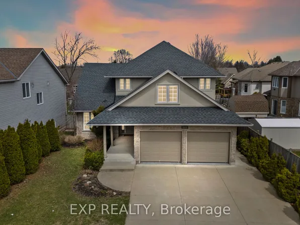 8233 Costabile Dr, Niagara Falls, ON L2H 3L2