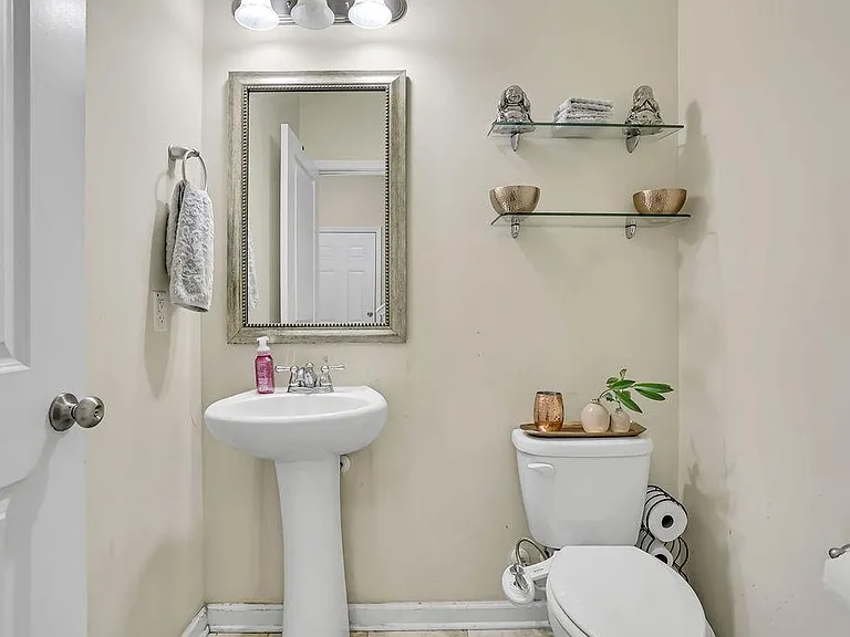 130 Winslow Cir — Photo 3