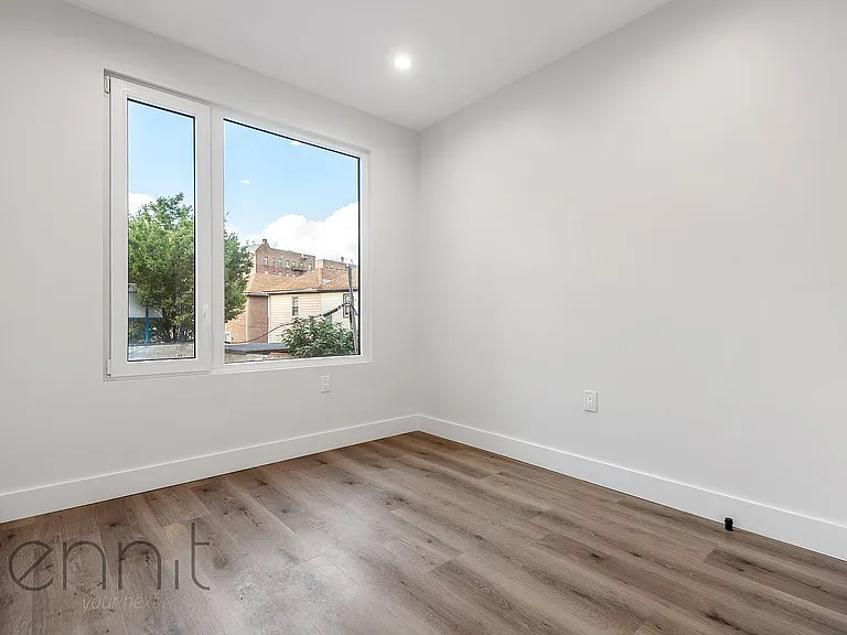 125 Kings Hwy #6Z — Photo 10