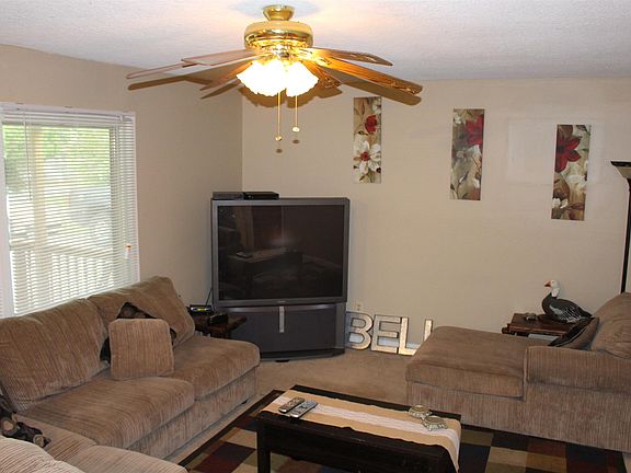 3rd image of 216 Beechwood Dr