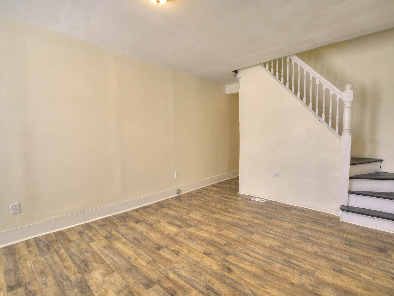 3 bed, 1340 sqft, $1,700 — Photo 2