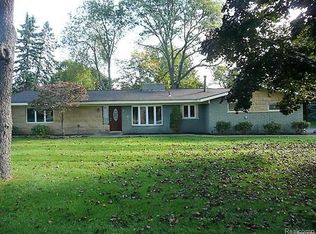 5763 Burnham Rd, Bloomfield Hills, MI 48302