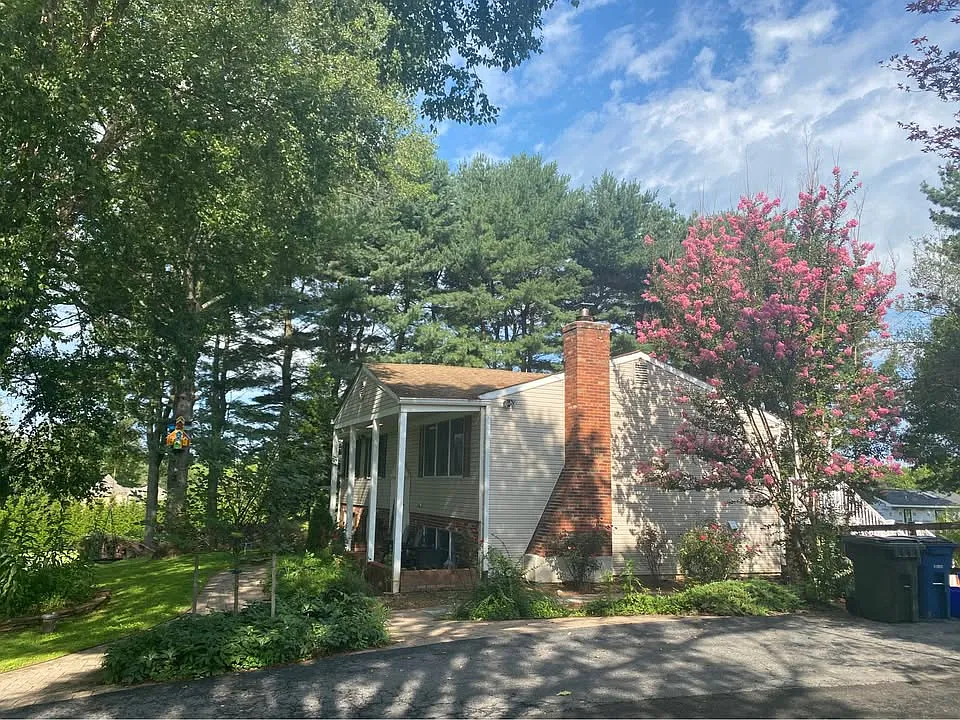 3 bed, 1344 sqft, $2,700 — Photo 4