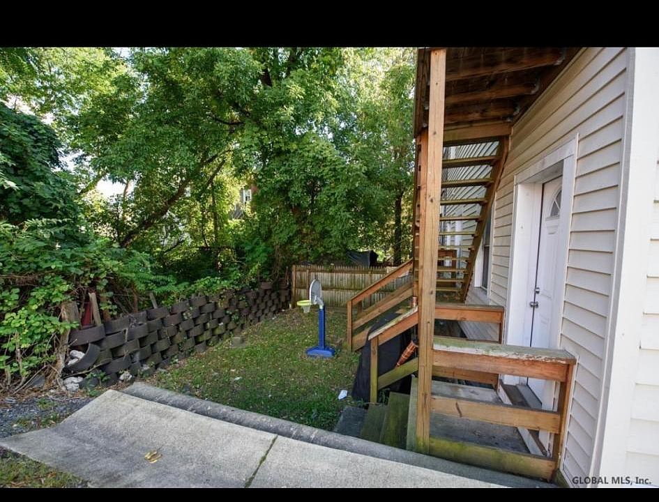 2nd image of 62 Elizabeth St