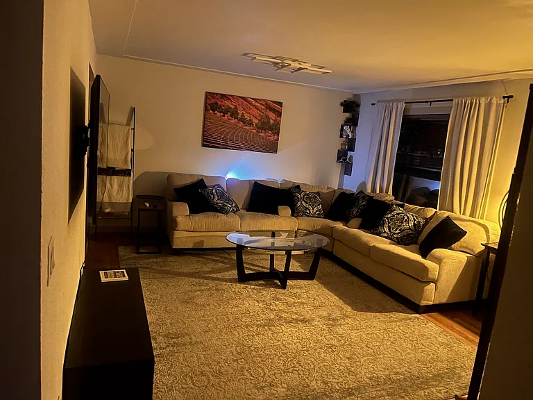 1071 S Holly St — Photo 5