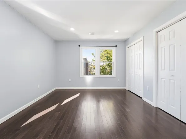 225 Freeman Avenue image 11 of 24