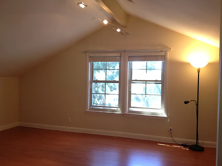 450 Neptune Dr — Photo 11