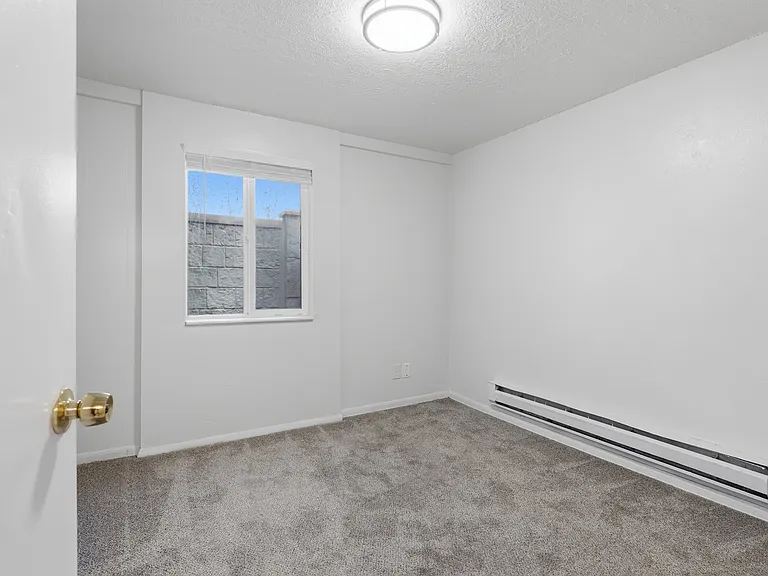 831 W Lennox St — Photo 16