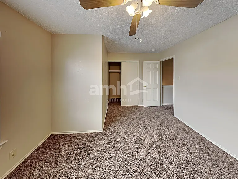 11234 Berkley Sq — Photo 16