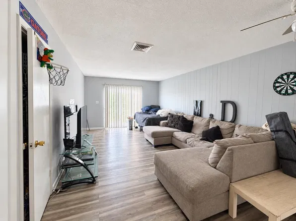 2325 W Pensacola St APT 132, Tallahassee, FL 32304