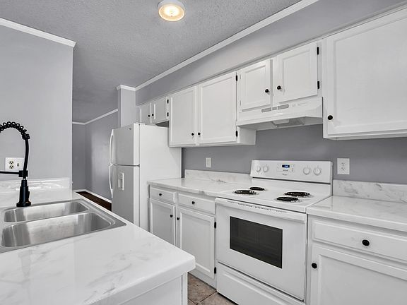 2nd image of 118 Michelle Ln APT B