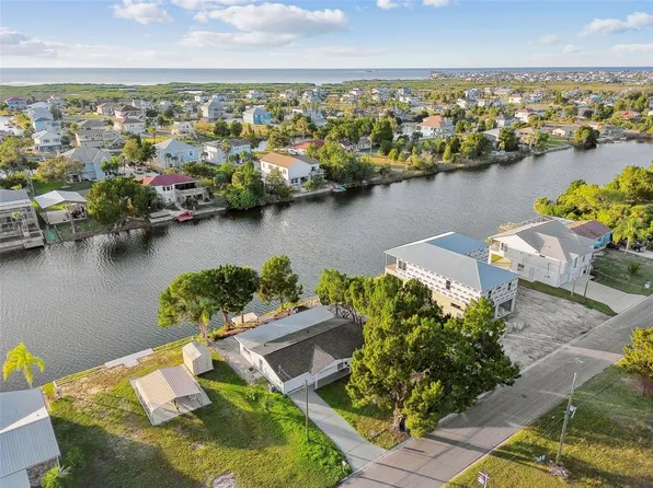 3211 Azalea Dr, Hernando Beach, FL 34607