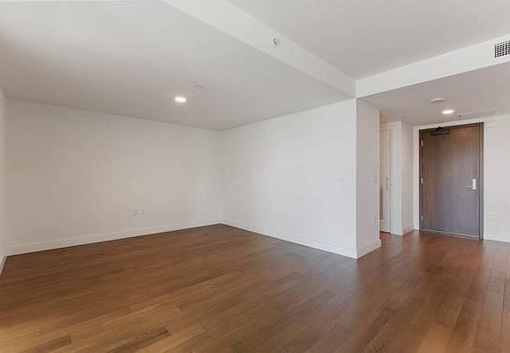 2nd image of 718 Long Bridge St #1234567