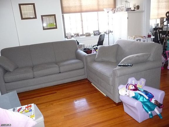 5th image of 242 Bellevue Ave APT D