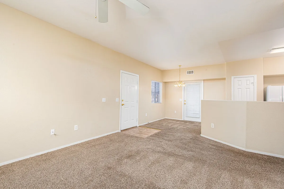 Building Photo - 3400 Cabana Dr #2022