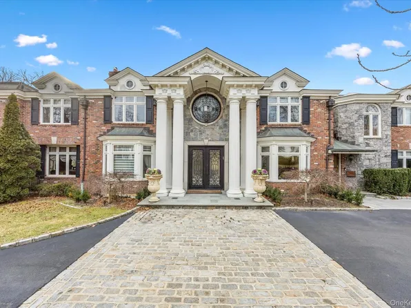 10 Hemlock Drive, Great Neck, NY 11024