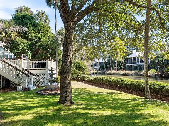 2nd image of 6 Sandwedge Ln