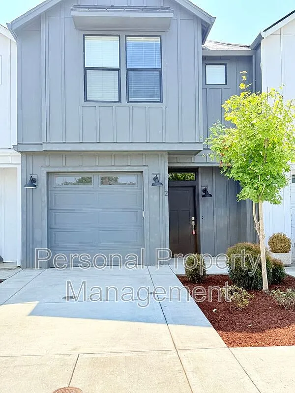 3 bed, 2.5 bath, 1139 sqft, $2,195 — Photo 1