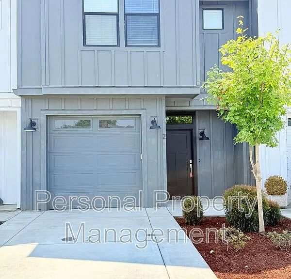 417 NE Repass Rd #2 — Photo 1