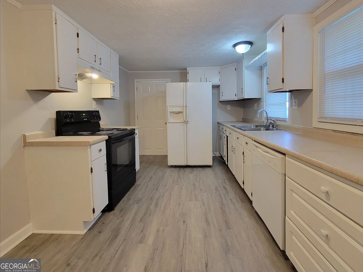 3 bed, 1.0 bath, $1,395 — Photo 3