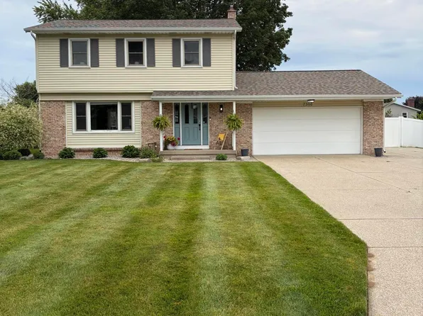7366 Harmon Ln, Jenison, MI 49428