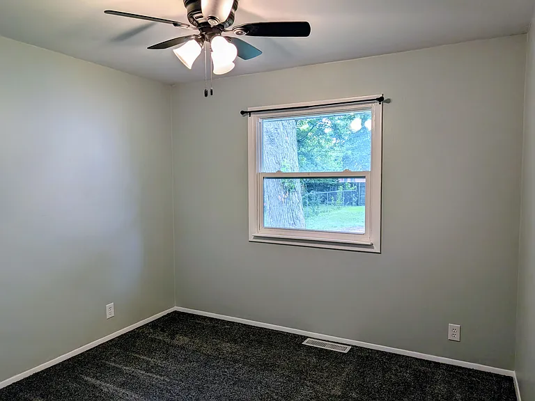 562 W Drummond Dr — Photo 7