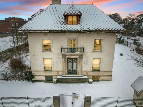 649 Van Dyke St, Detroit, MI 48214