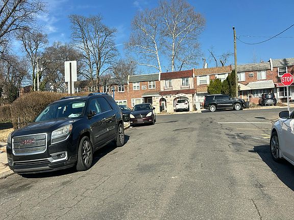 4th image of 213 Glen Cove Rd