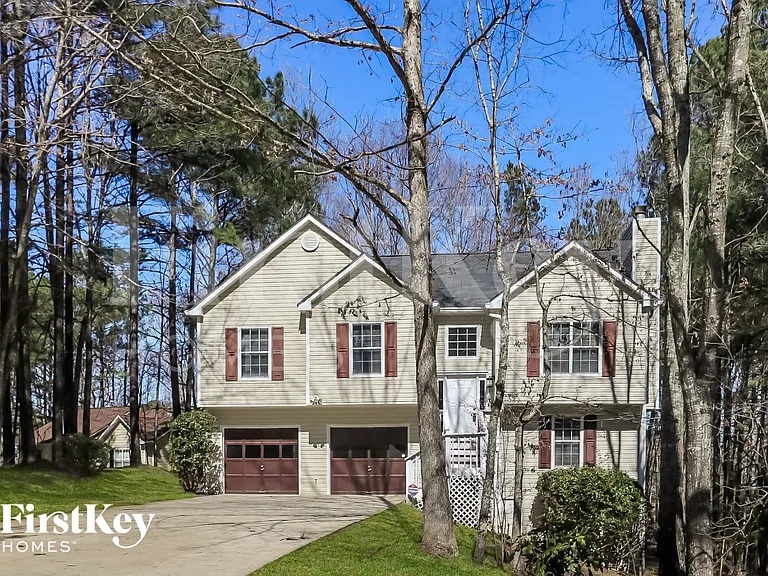 142 N Springs Dr — Photo 2
