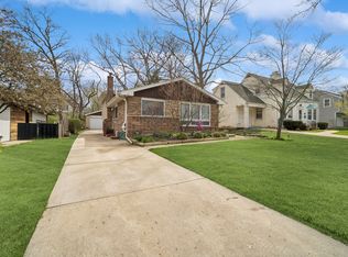 621 Echo Ln, Glenview, IL 60025