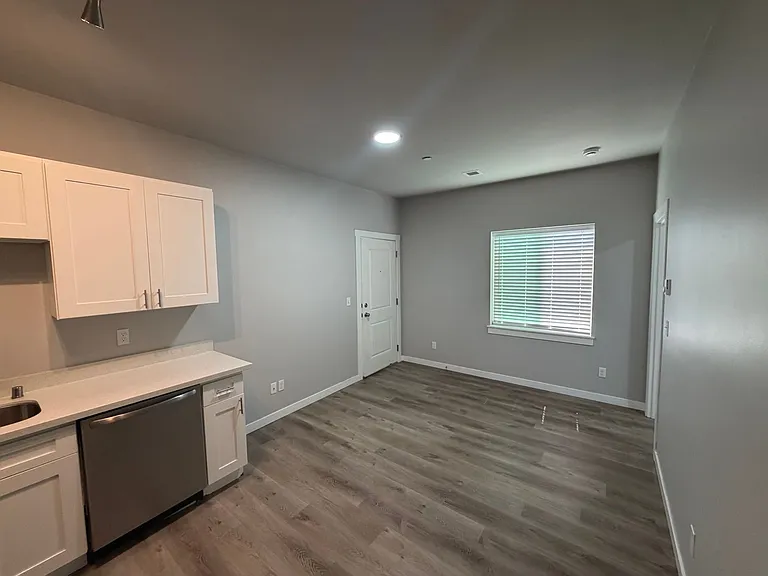 TAC T 7624 Pacific Ave (cot) — Photo 4