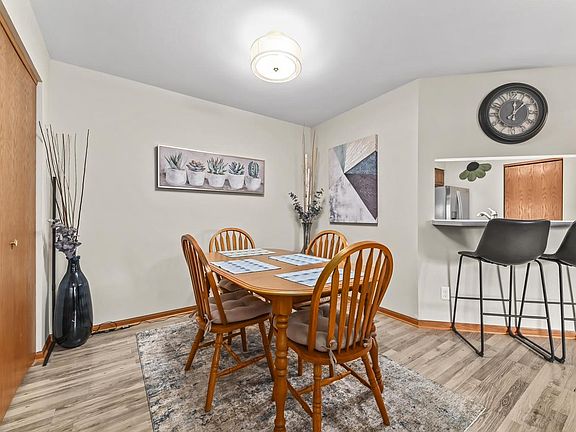 4th image of 116 East Freistadt ROAD #D