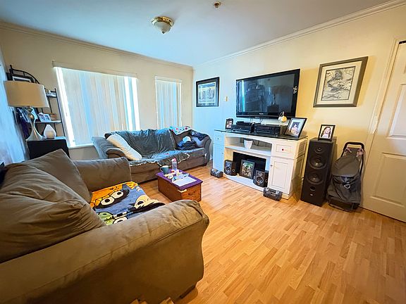5th image of 1784 Coquitlam Ave