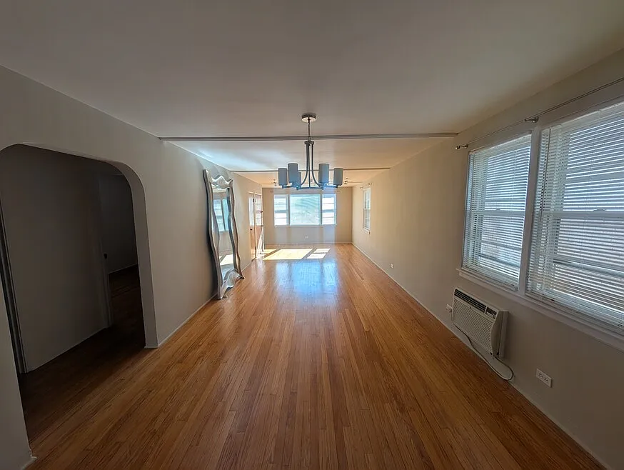 Building Photo - 2736 W Farragut Ave #2