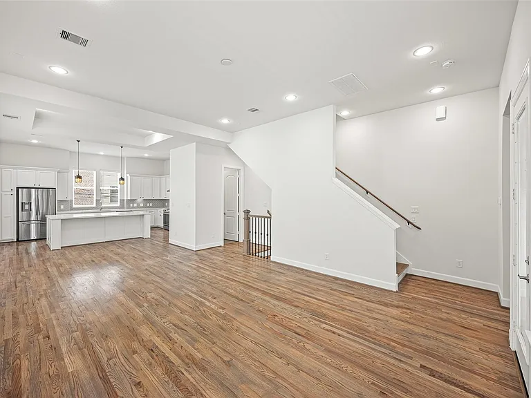 719 Leverkuhn St — Photo 11