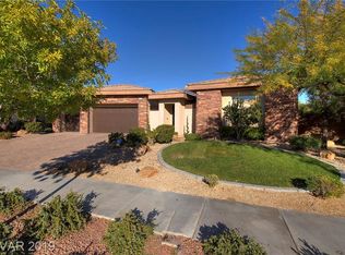 10824 Willow Heights Dr, Las Vegas, NV 89135