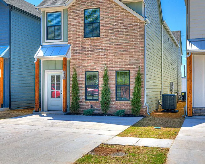 612 W 2nd St #100 — Photo 9