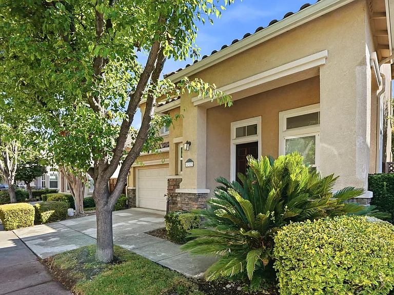 32 Terraced Hills Cir — Photo 2