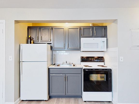 4th image of 212 Sheffield Ave #1B-1BA-463SQFT