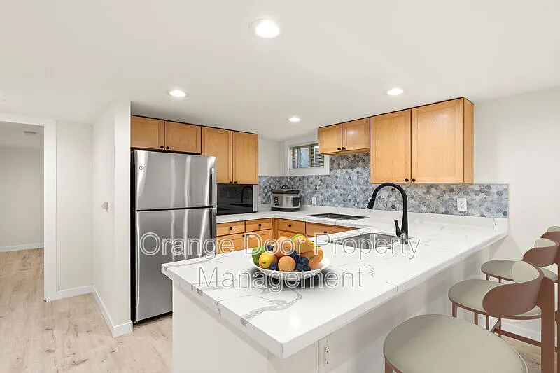 3 bed, 2.0 bath, 1300 sqft, $2,595 — Photo 1