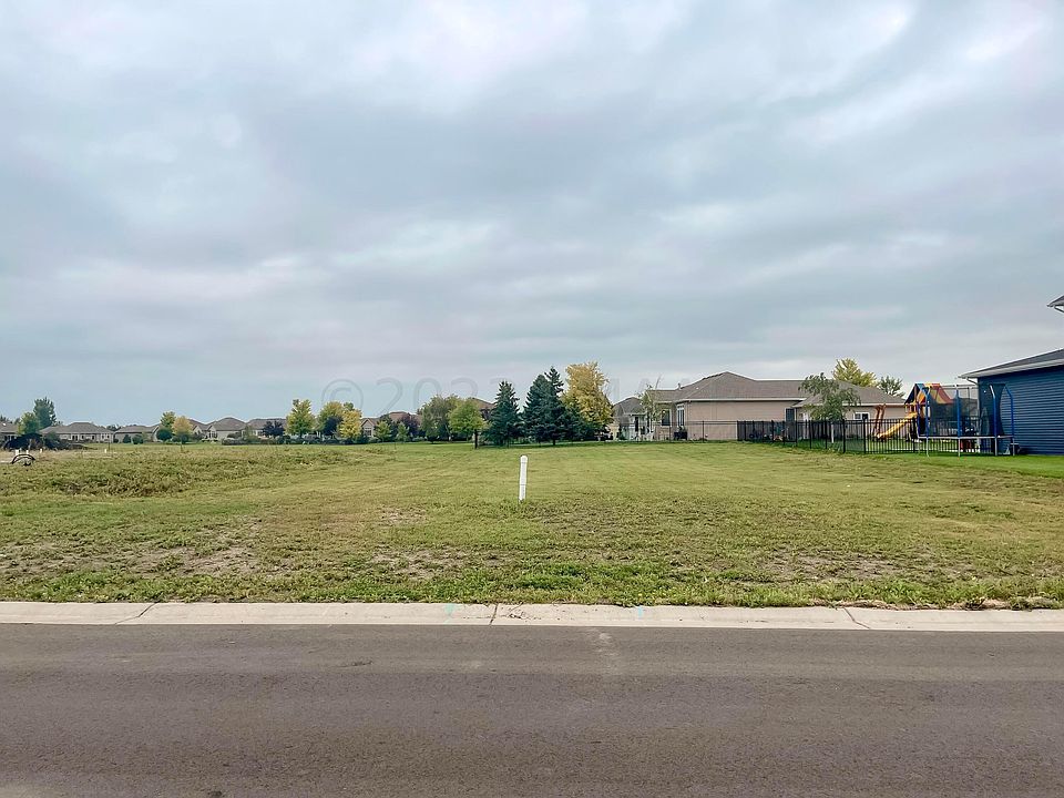 1st image of 566 Hunters Dr S