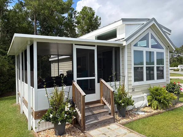 120 Vfw Rd #14, Cedar Point, NC 28584