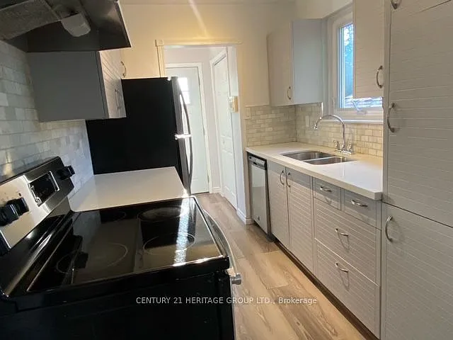 779 Greenfield Cres #MAIN — Photo 7