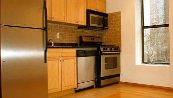 2nd image of 130 E 96th St