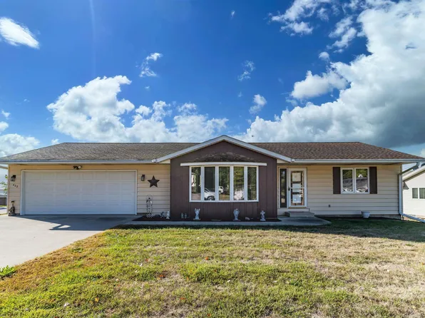 402 McAdoo St, Wellsburg, IA 50680